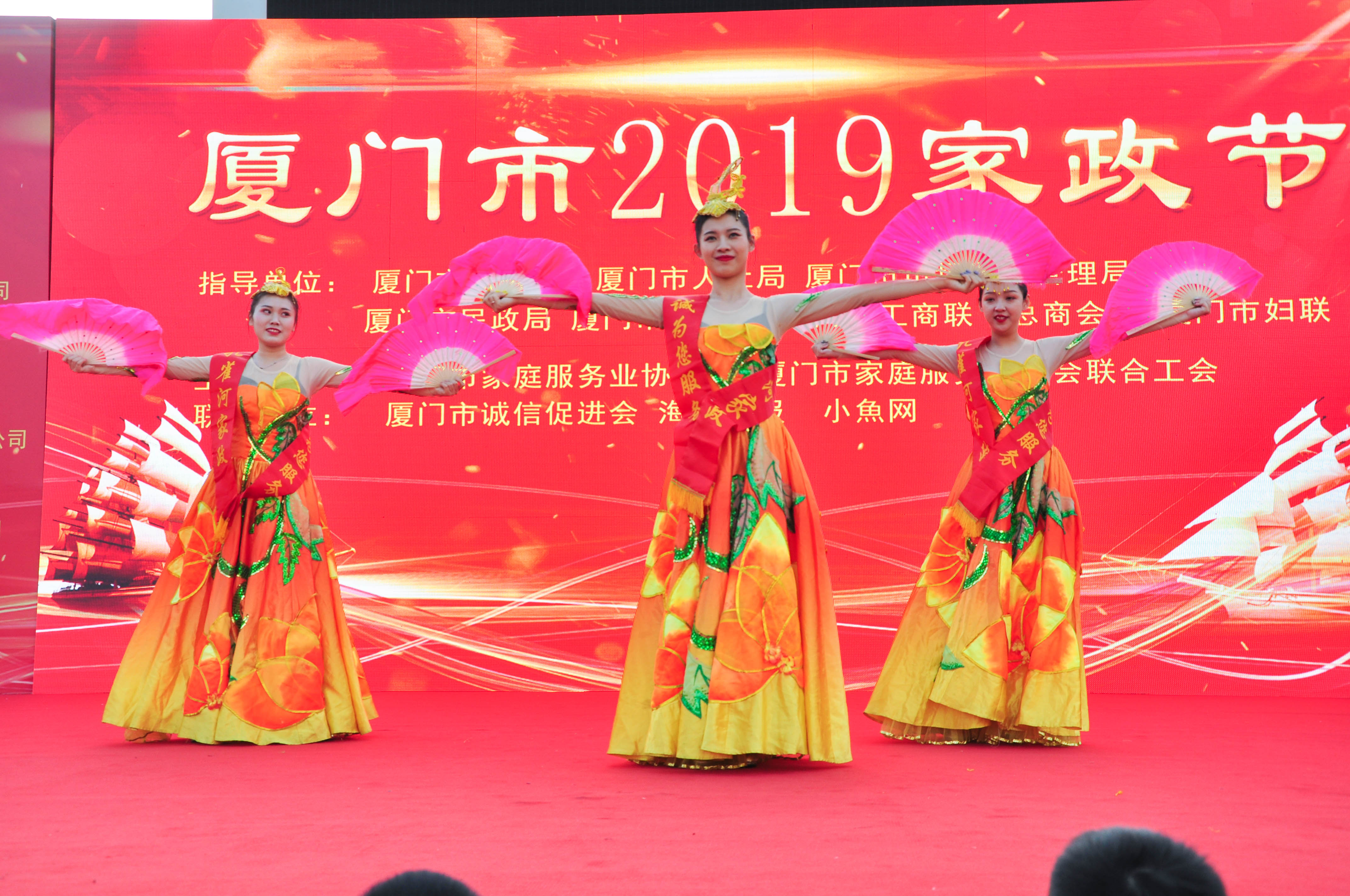 �g��Ц�Z��һ�ã�ʮ�˰���ˇ�R�ψ�(ch��ng)������ȸ�������B�T�е����ü�����(ji��)