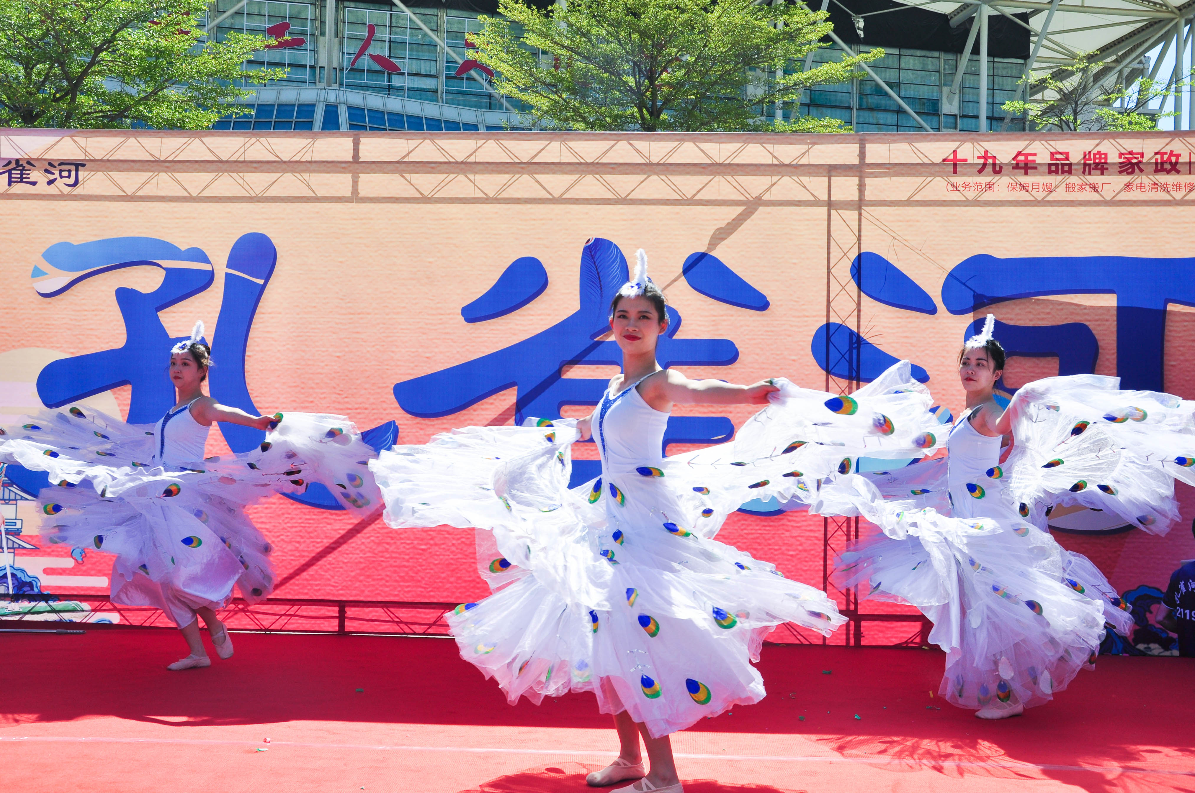 �g��Ц�Z��һ����ʮ�˰���ˇ�R�ψ�(ch��ng)������ȸ�������B�T�е����ü�����(ji��)