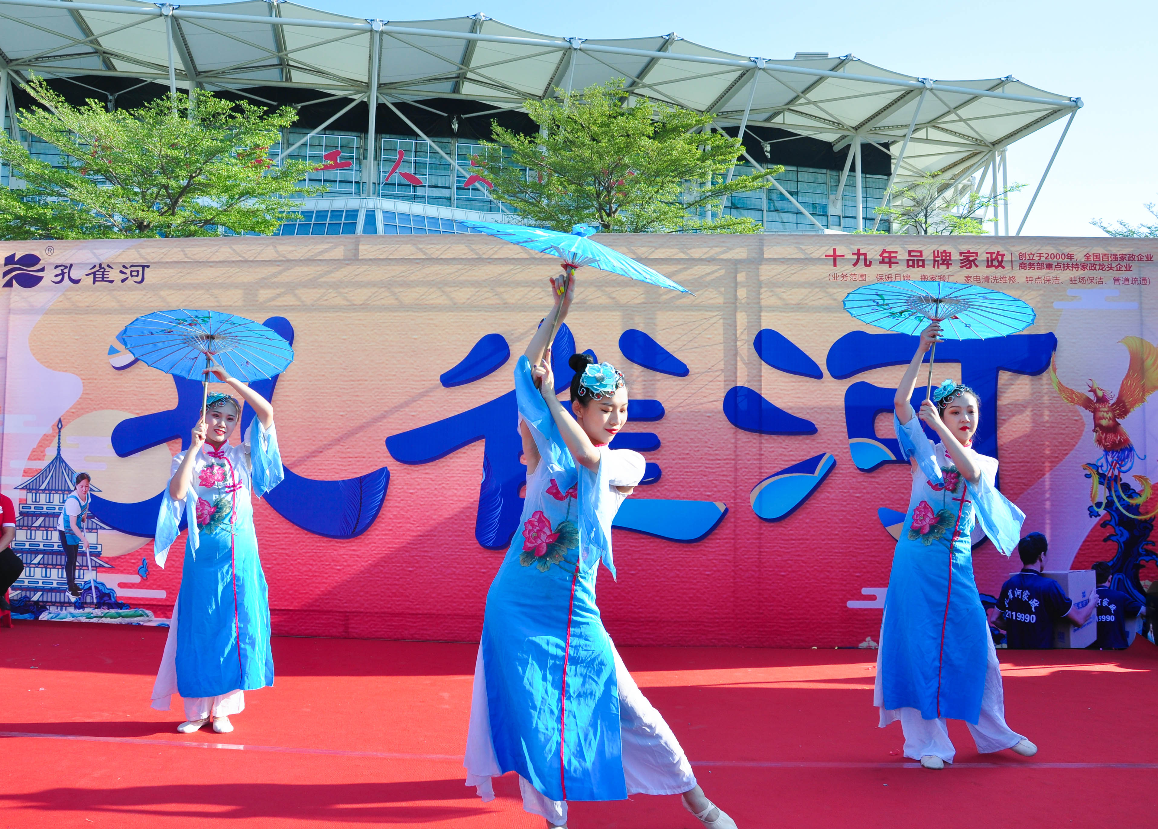 �g��Ц�Z��һ����ʮ�˰���ˇ�R�ψ�(ch��ng)������ȸ�������B�T�е����ü�����(ji��)