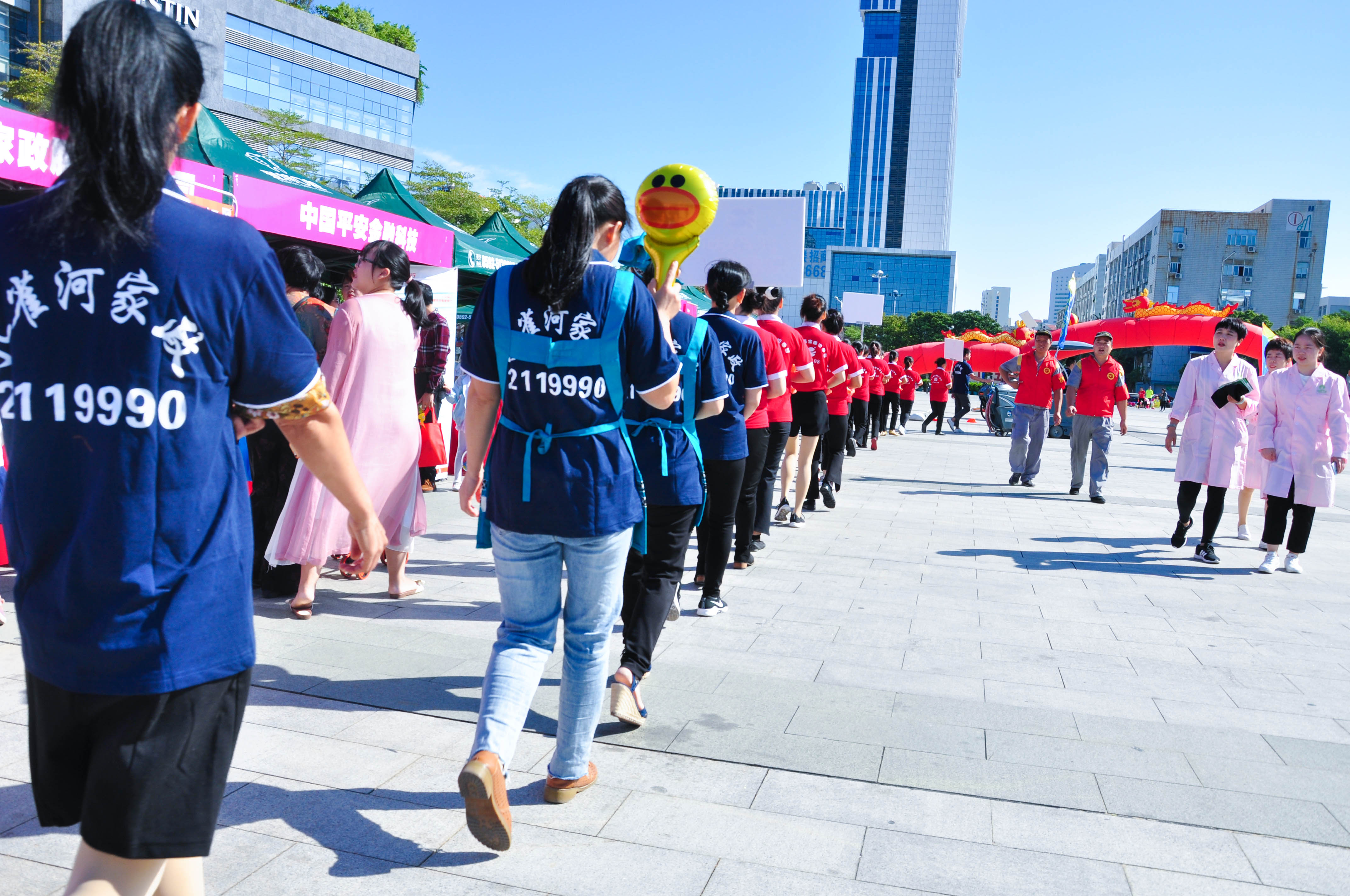 �g��Ц�Z��һ�ã�ʮ�˰���ˇ�R�ψ�(ch��ng)������ȸ�������B�T�е����ü�����(ji��)