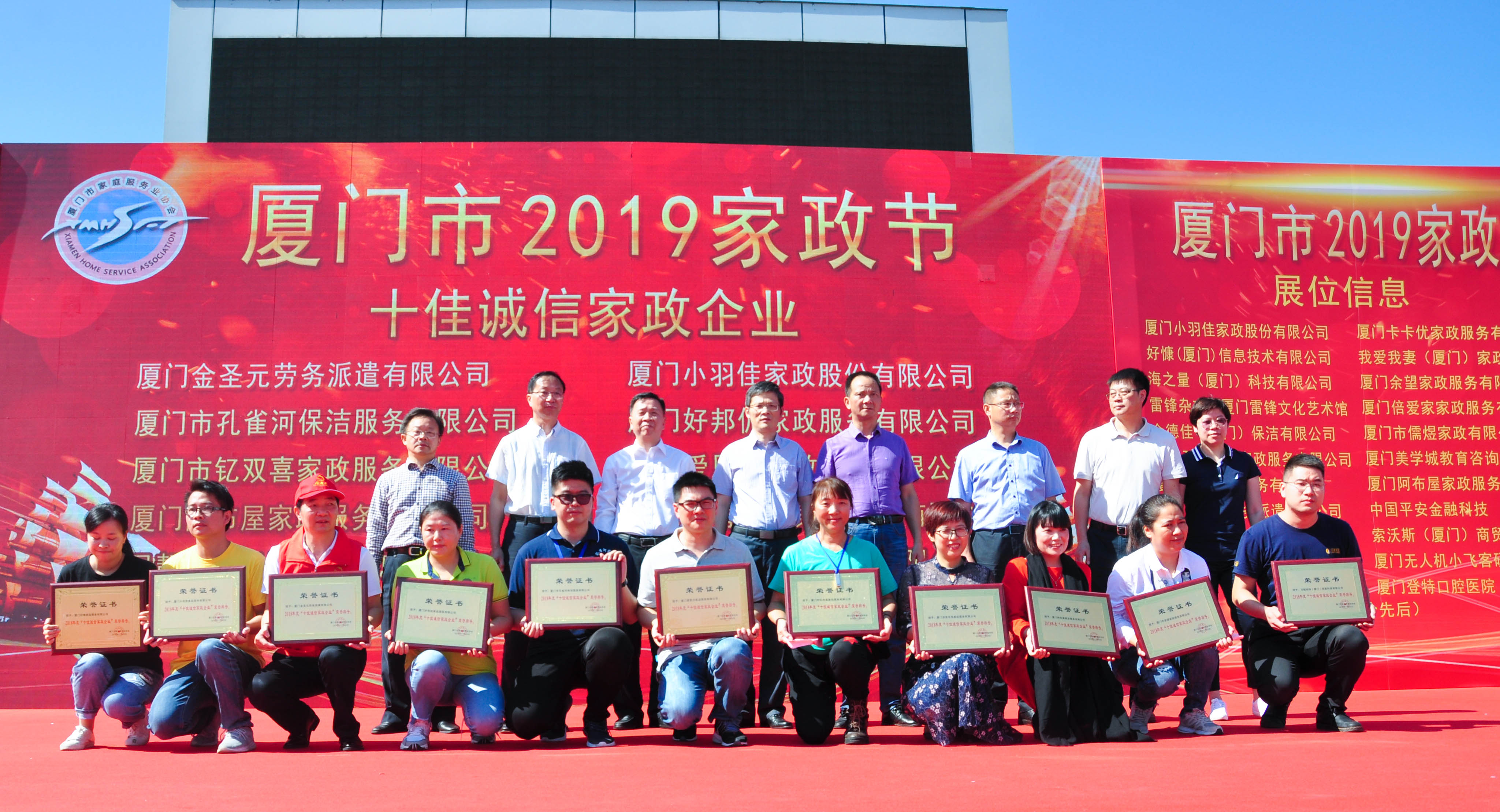 �g��Ц�Z��һ����ʮ�˰���ˇ�R�ψ�(ch��ng)������ȸ�������B�T�е����ü�����(ji��)